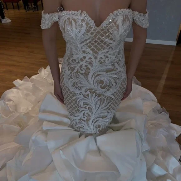 Dream wedding dress! - Picture 1 of 4